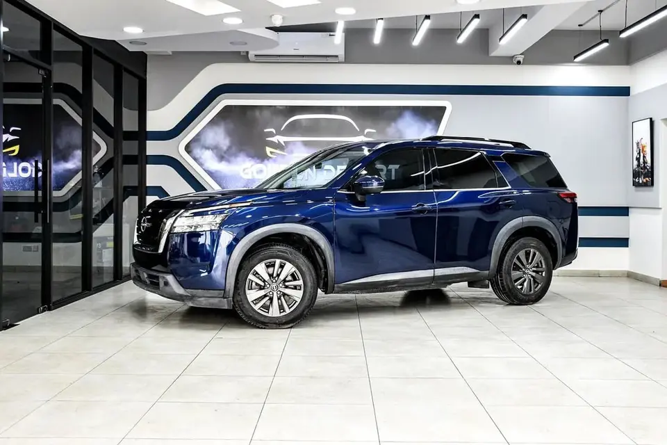 Nissan Pathfinder SV 2022