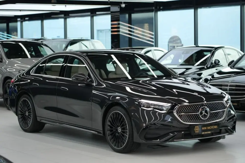 Mercedes-Benz E300 AMG 2026