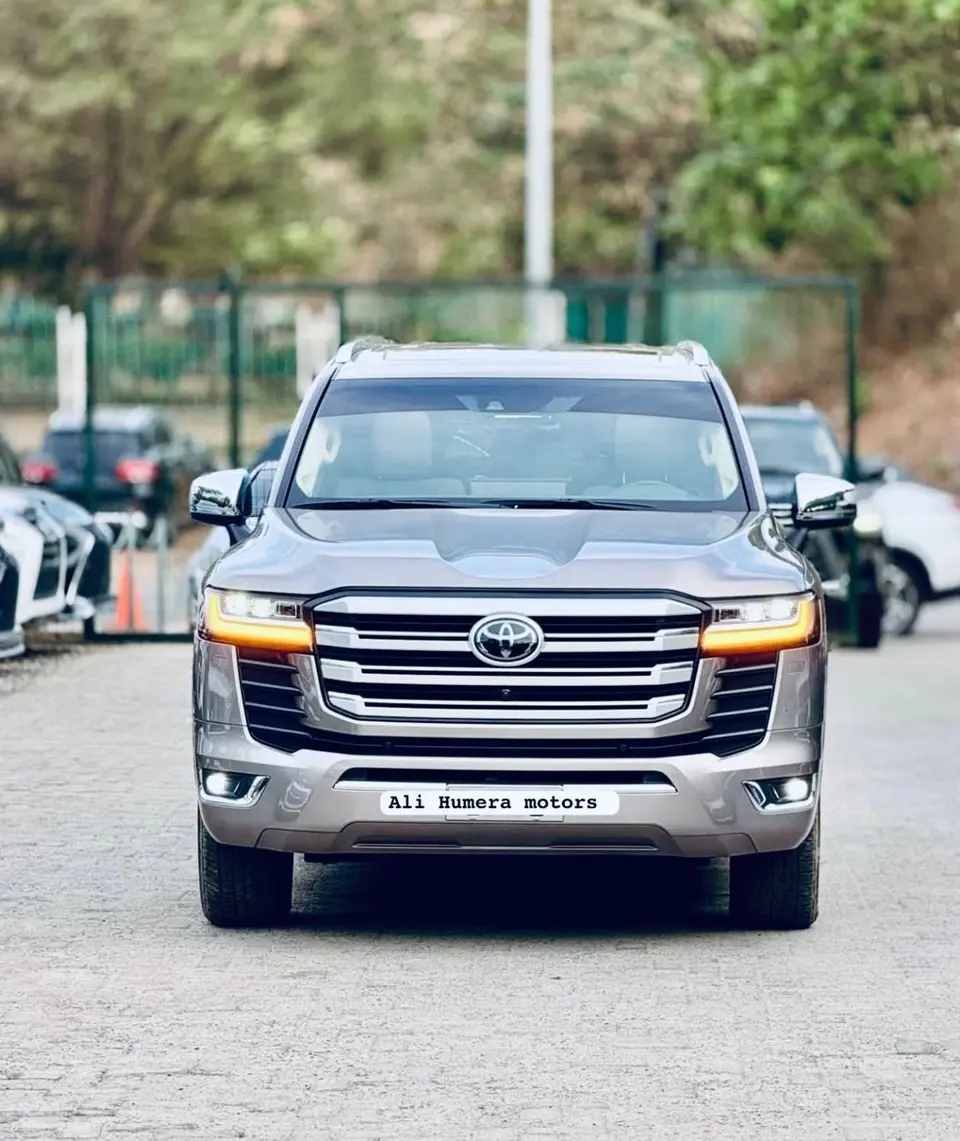 Toyota Land Cruiser VXR 2024
