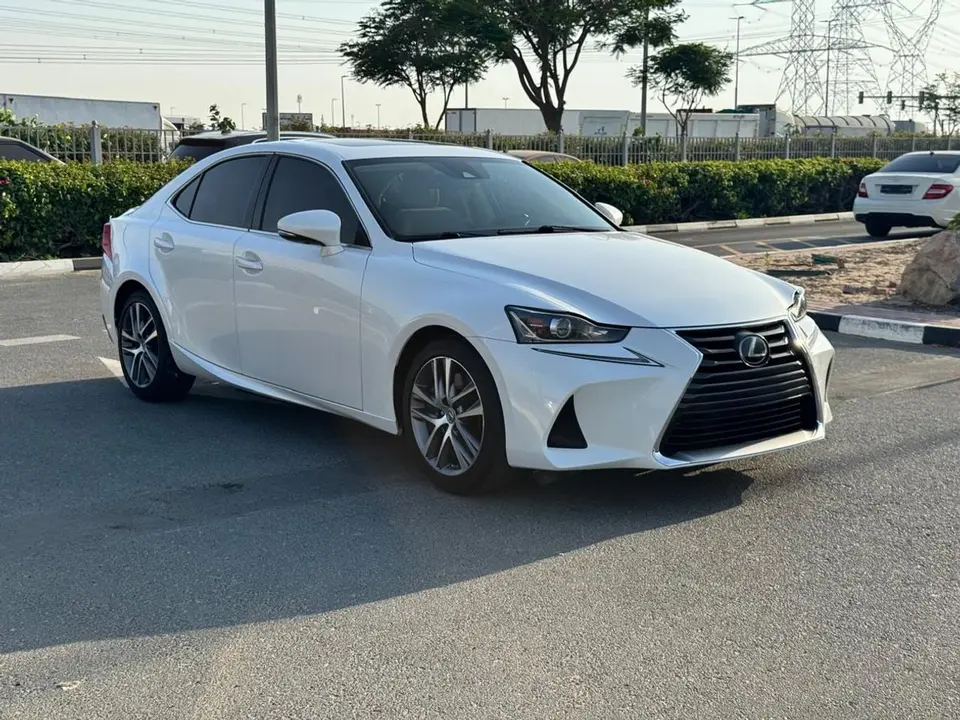 Lexus IS300 PREMIER 2019