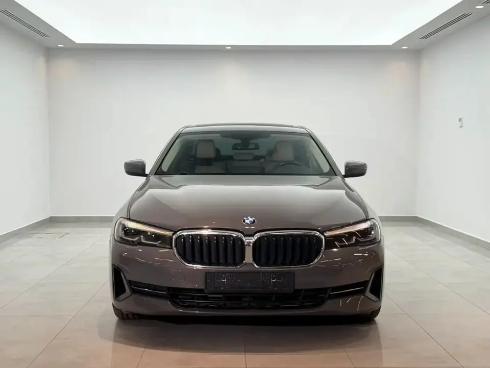 BMW 520i JOY EDITION 2021