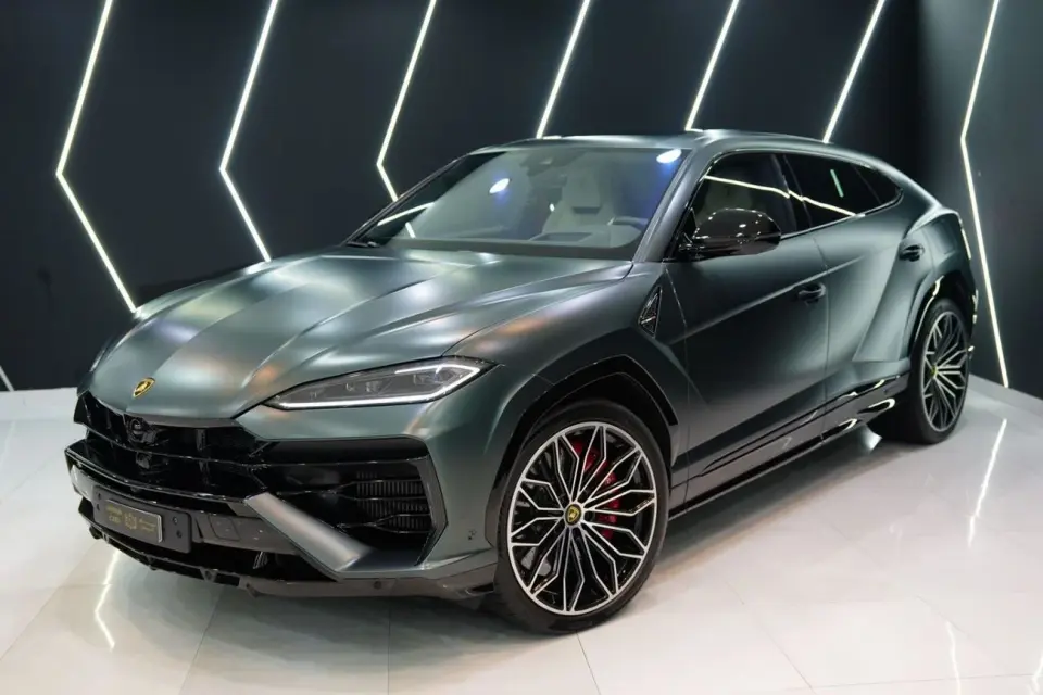Lamborghini Urus SE 2025