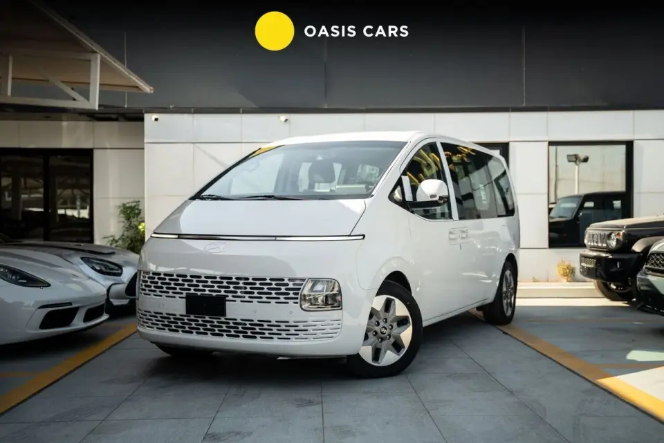 Hyundai Staria LUXURY 2025