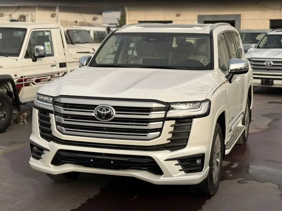 Toyota Land Cruiser VX 2025