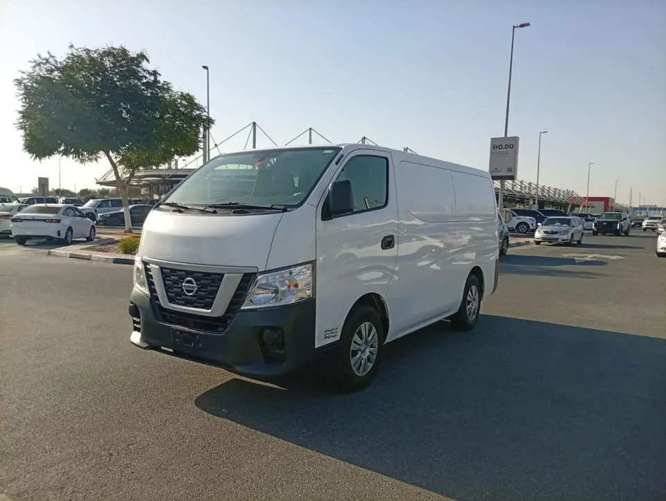 Nissan Urvan STANDARD 2021