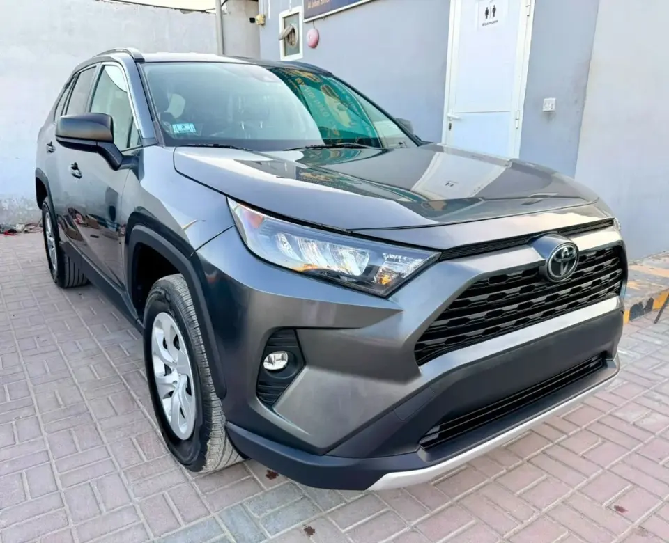 Toyota RAV4 LE 2021