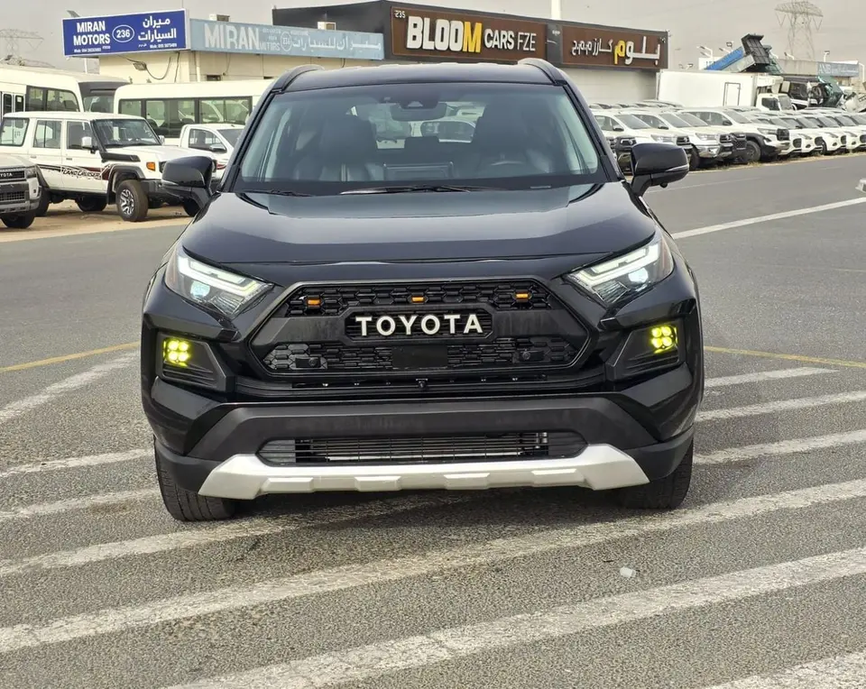 Toyota RAV4 XLE 2025