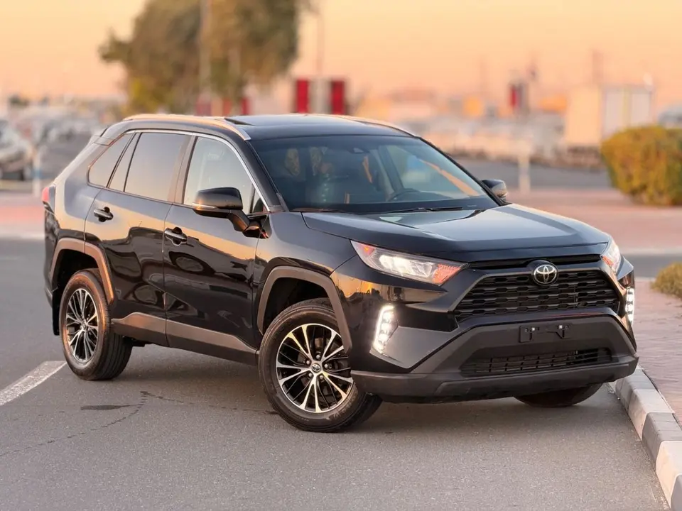 Toyota RAV4 LE 2021