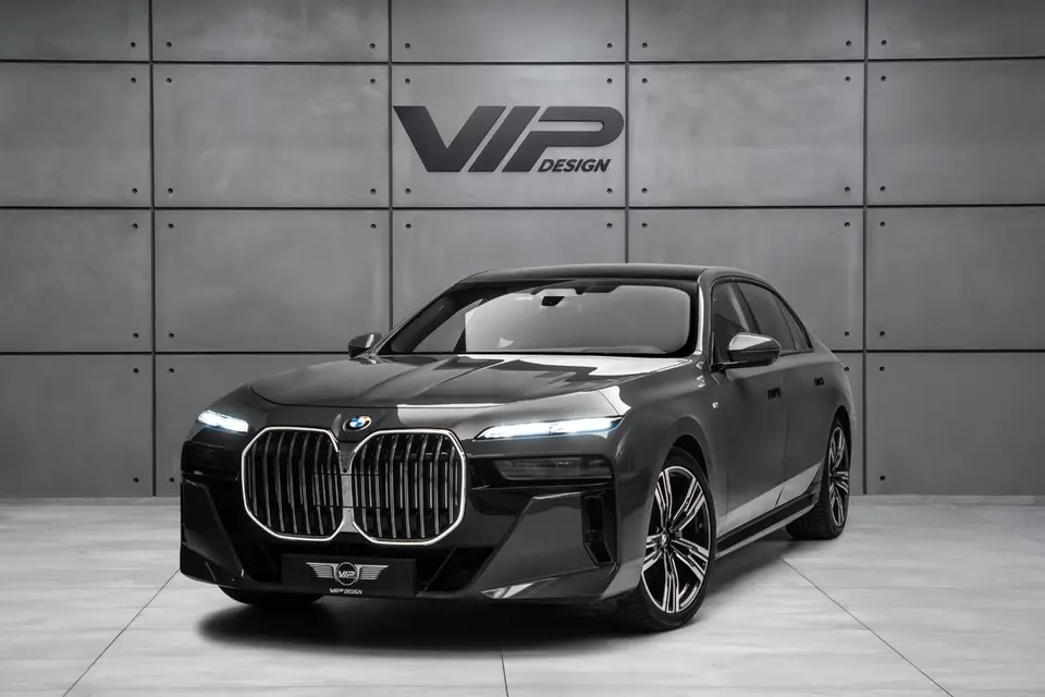 BMW 740i LUXURY PURE EXCELLENCE 2023