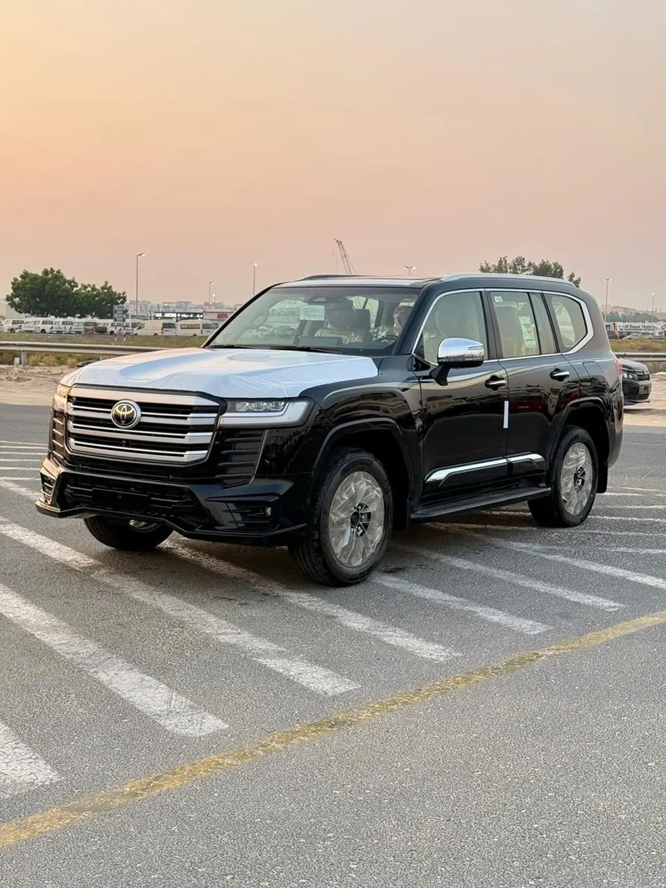 Toyota Land Cruiser VX 2025