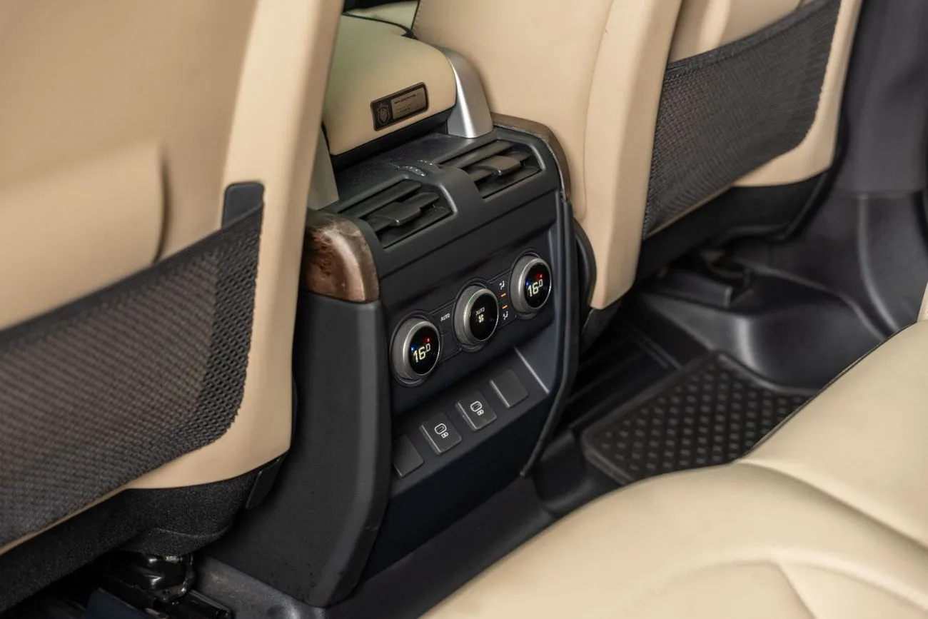 Land Rover Defender 110 HSE P400 2025 — фото 26