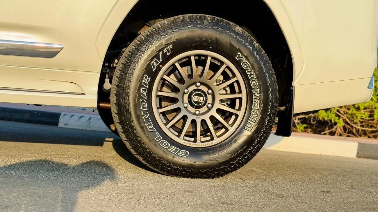 Toyota Land Cruiser GXR 2022 — фото 10