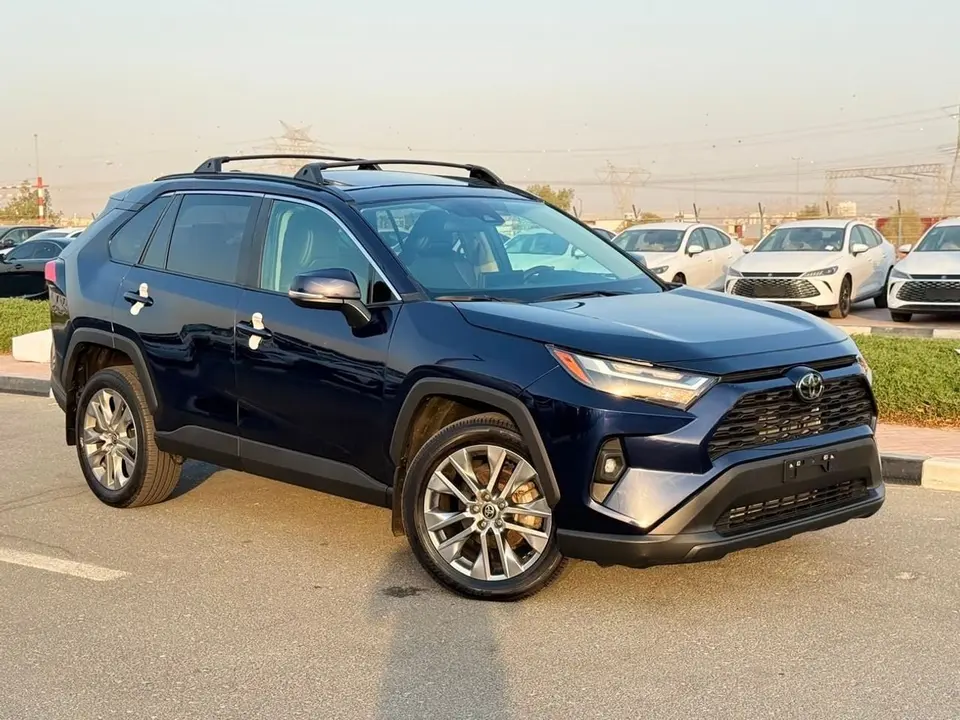 Toyota RAV4 XLE 2025
