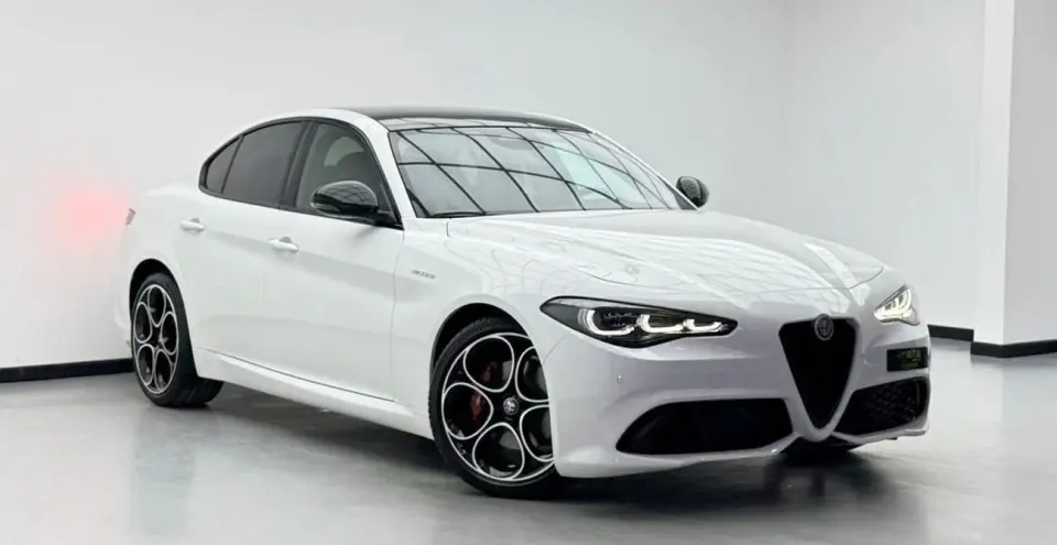 Alfa Romeo Giulia VELOCE 2025