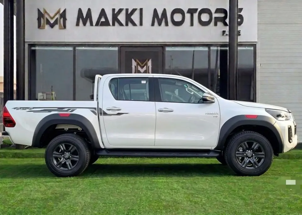 Toyota Hilux SR5 2026