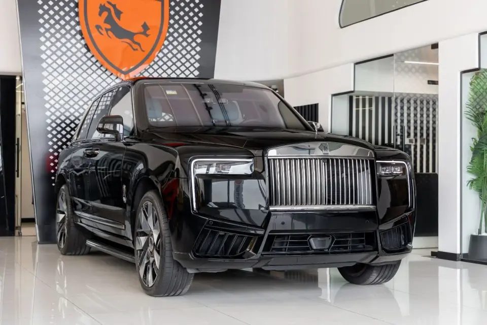 Rolls-Royce Cullinan Silver Badge 2025