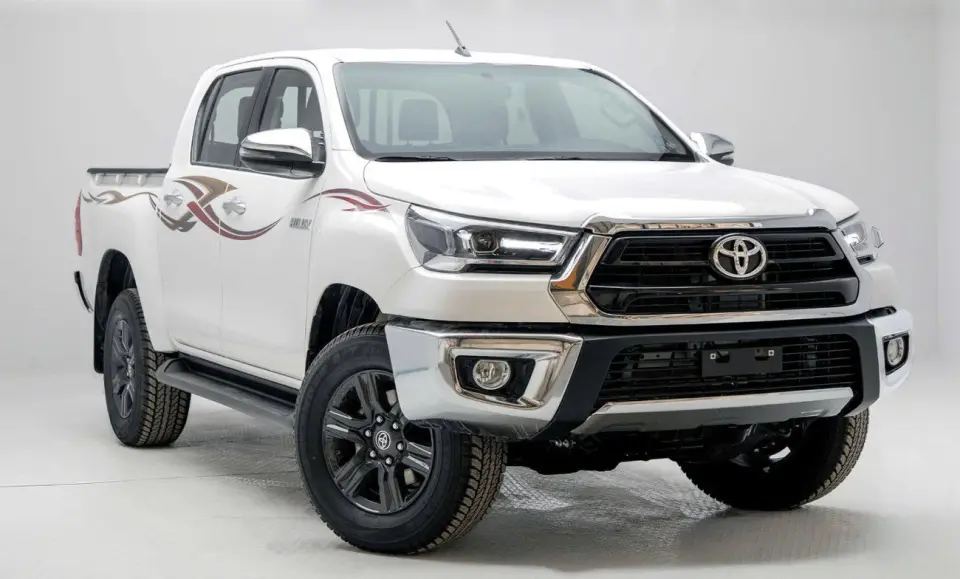 Toyota Hilux SR5 GCC 2.7L 4Cyl Manual Petrol Pick Up Truck 4WD 5 Seats 4 Door 2026