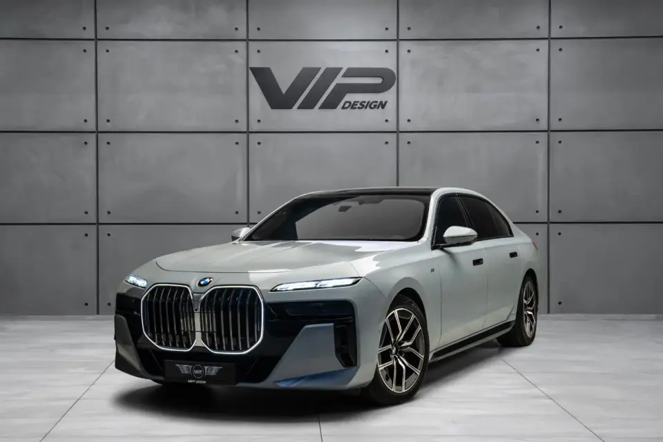 BMW 735i M SPORT 2024