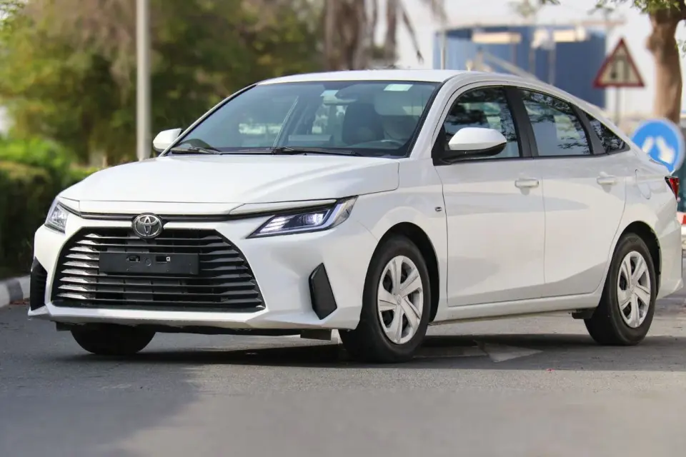 Toyota Yaris E 2024