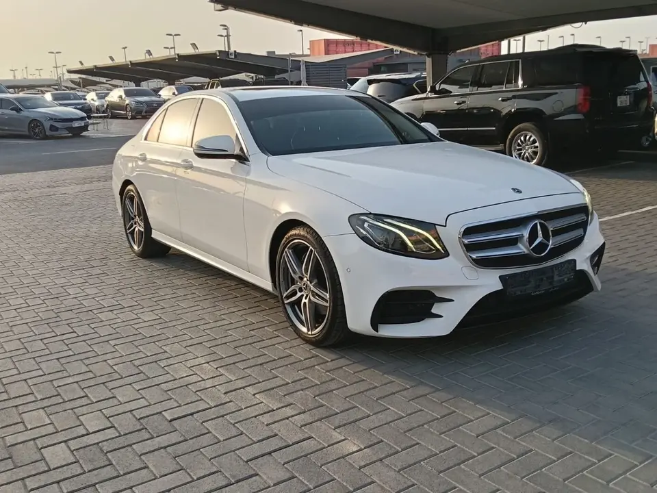 Mercedes-Benz E200 AMG 2019